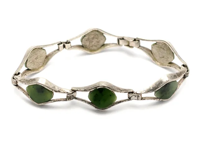 ARMBAND, silver, jade, längd 19 cm, vikt 22 g.