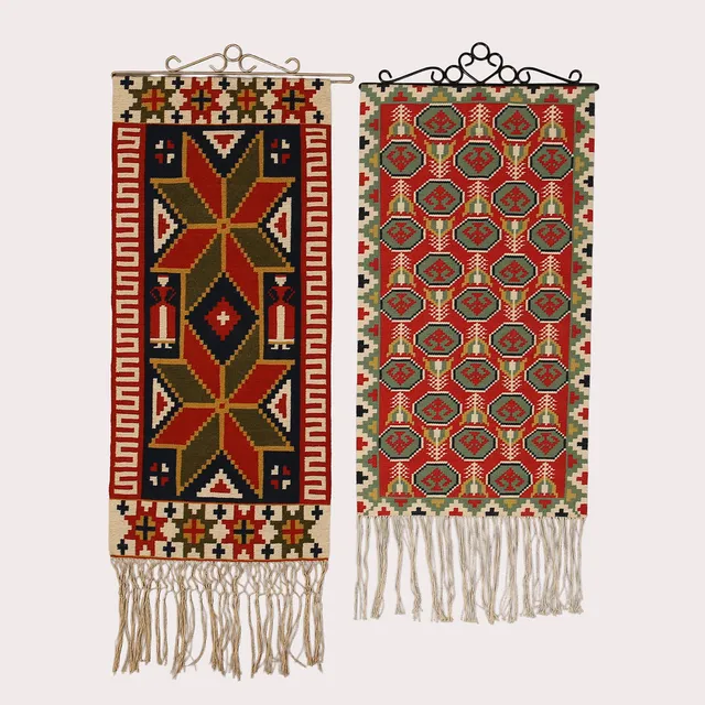 VÄVNADER MED TRADITIONELLA GEOMETRISKA MÖNSTER. 2 st., Skåne, 1900-talets sista fjärdedel.