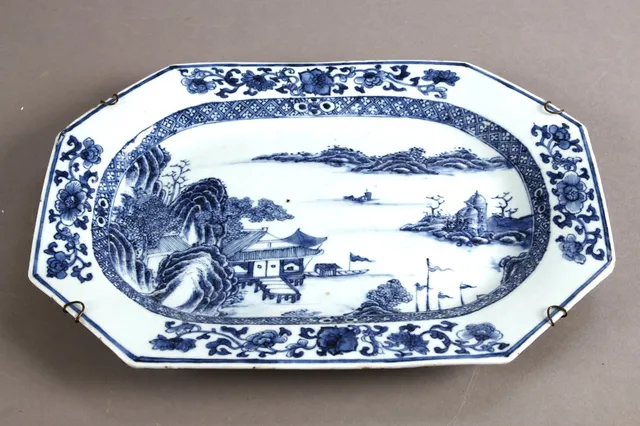 Chinese dish of porcelain, decorated in blue, Qianlong