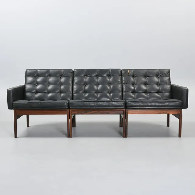 TORBEN LIND & OLE GJERLØV-KNUDSEN. France & Søn. Sofa "Moduline" palisander og sort læder. Danmark, 1960'erne.