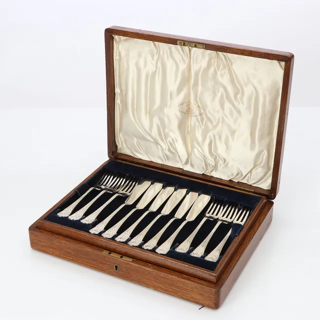FISKBESTICK, ROSENDALS SLOTT, 11+12 ST. Pläter, England omkring 1900, etui i ek.