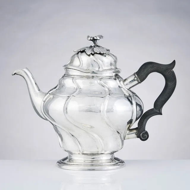JOHAN PETTERSSON BERG. Tekanna, silver, Norrköping 1760. Rokoko.