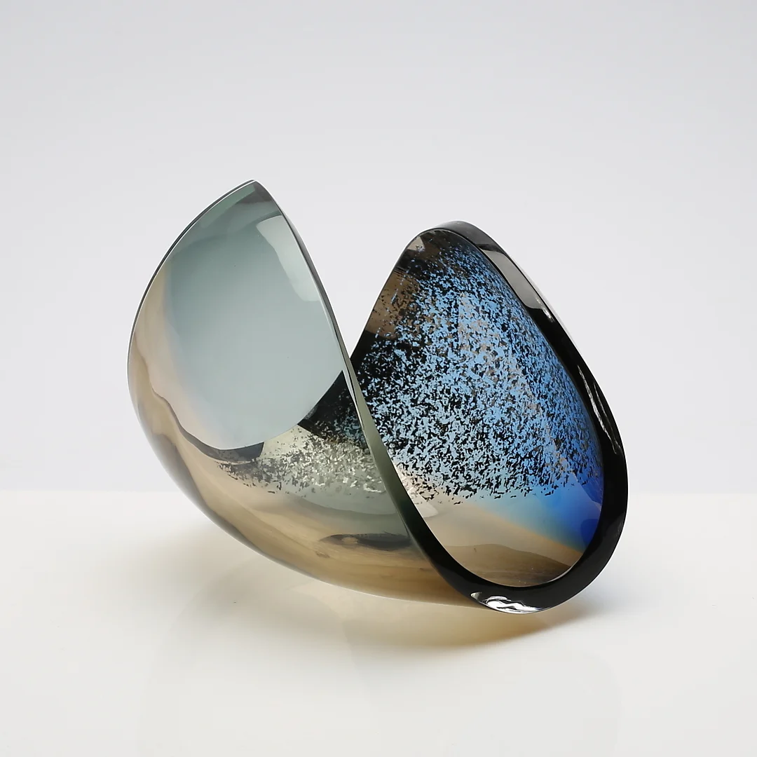 LENA BERGSTRÖM. skulptur, glas, ur serien "Planet", Limited Edition, Kosta Boda, signerad och numrerad 206/500. — Other — Gomér & Andersson Norrköping