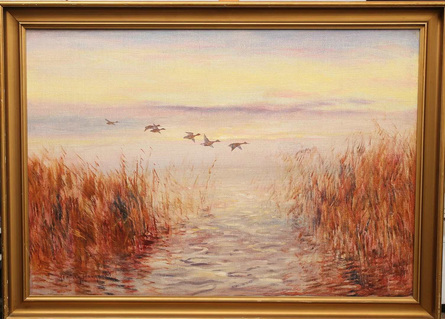 HENNING HOUGAARD. Olja på duk, flygande änder, signerad. — Paintings — Limhamns Auktionsbyrå