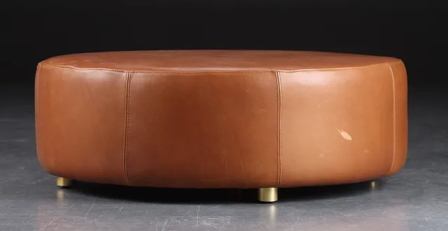 Pouf. Model No. 5. Patineret læder.