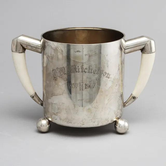 VINKYLARE, silver samt vårtsvinsbetar, C.G Hallberg, 1903. Vikt 1018 g.