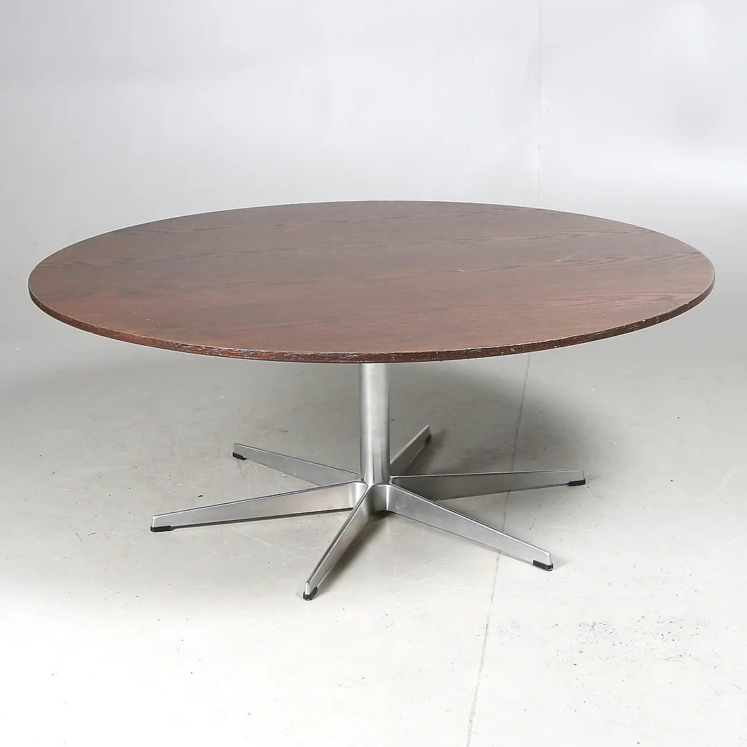 ARNE JACOBSEN. Soffbord, Fritz Hansen. Danmark. 1900-talets andra hälft. — Tables — Stadsauktion Sundsvall