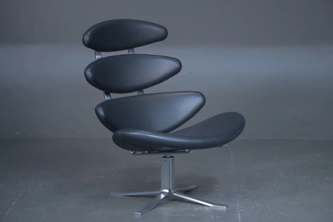 Poul M. Volther. 'Corona' lounge chair in aniline leather — Furniture/Lounge chairs — Lauritz