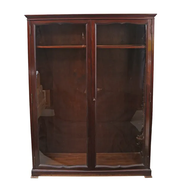 Mahogany display cabinet, early 20th century.
