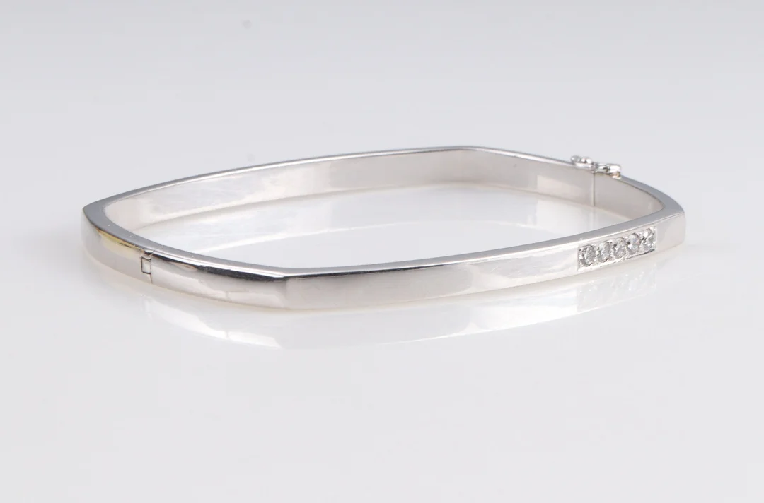 Skrivers Guldvarefabrik. Openable diamond bracelet of 14 kt. white gold, total approx. 0.30 ct. — Jewellery/Bracelets — Lauritz