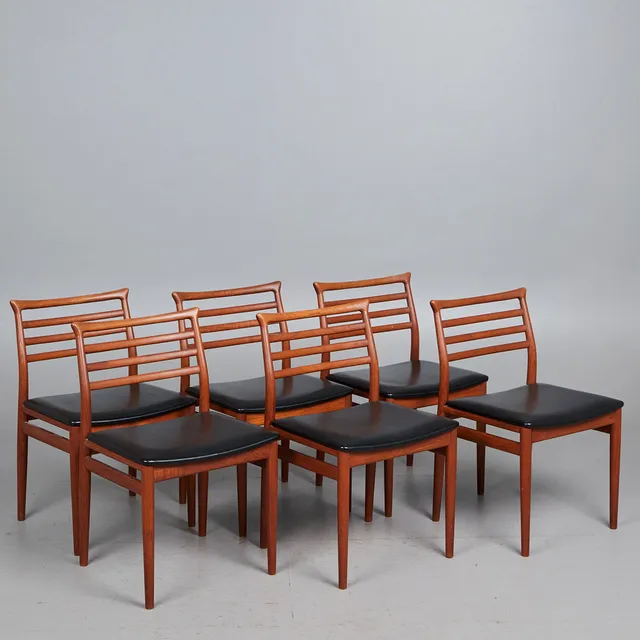 ERLING TORVITS. Sorø Stolefabrik, sechs Stühle / Esszimmerstühle, Teak, Kunstleder, 1960er Jahre, Dänemark (6).