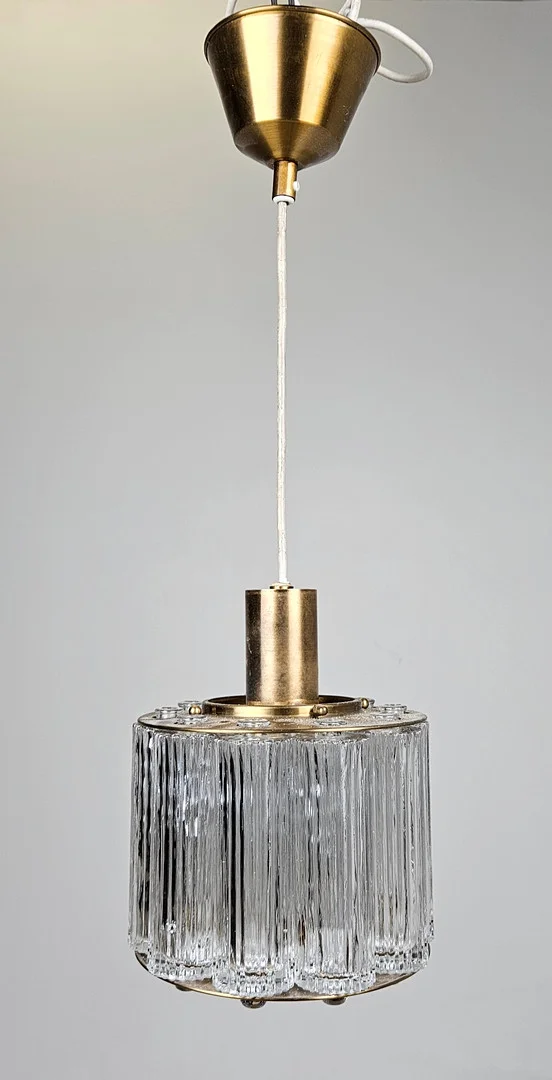 ERIC WÄRNÅ. Taklampa, "Nordlys", glas och mässing, Kemp & Lauritzen, Danmark, höjd ca. 23 cm. — Ceiling lights — Auktionshuset Thörner & Ek