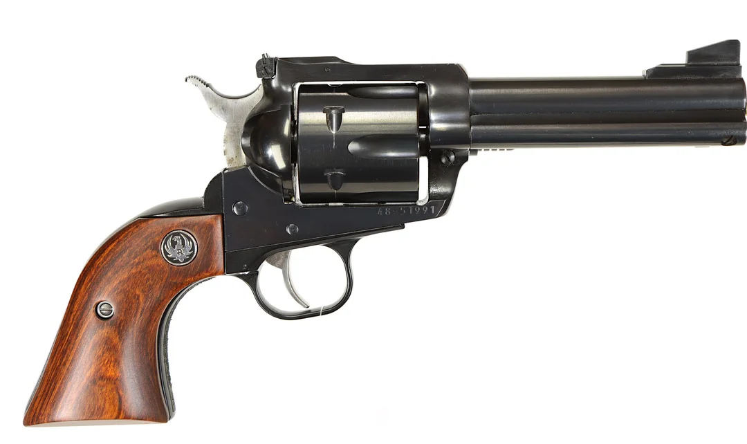 REVOLVER, fabrikat Ruger, modell New Model Blackhawk, kaliber .45 Colt, tillv.nr 48-51991, se-nr SE2609223. — Revolvers — Walter Borg