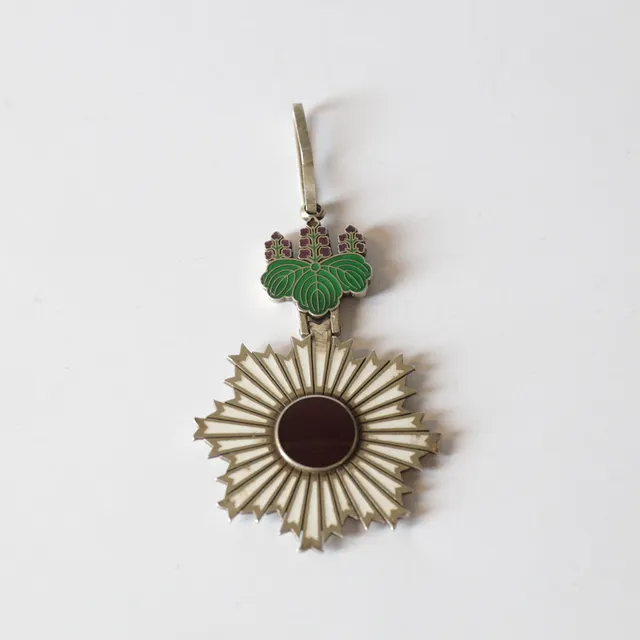 ORDENSMEDALJ, silver & emalj, "Uppgående Solen-orden", Japan.