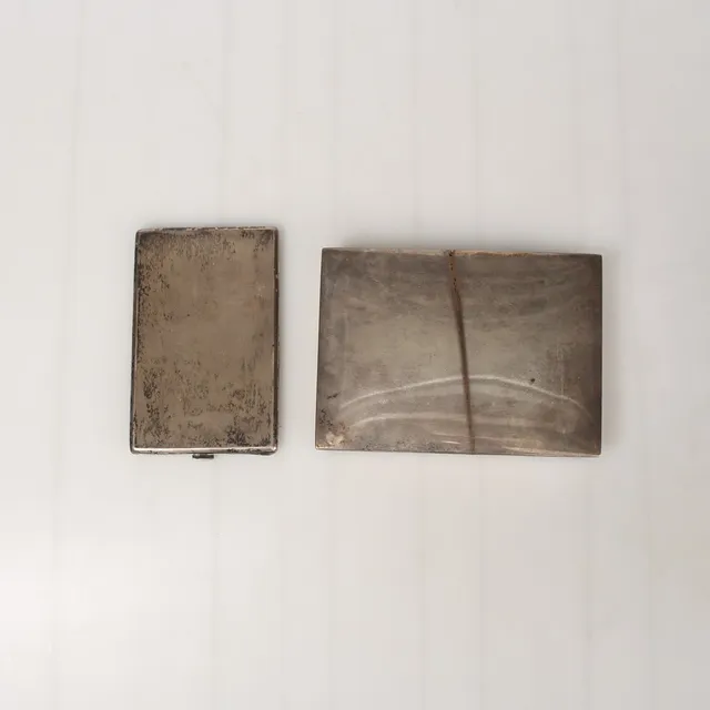 CIGARETTSKRIN, silver och träinredning, 2 stycken, total vikt 401,8 gram.