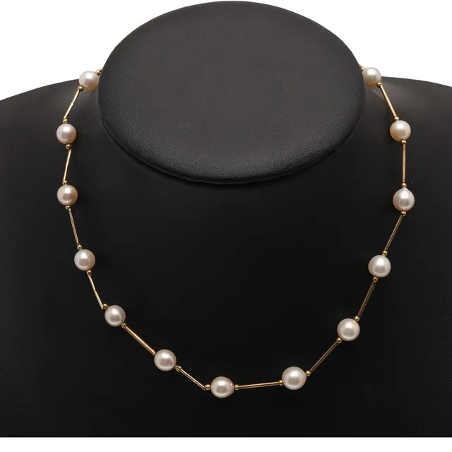 A CULTURED PEARL AND 9CT GOLD NECKLACE.