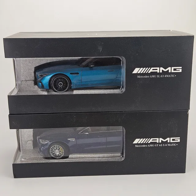 MODELLBILAR, 2 st, Mercedes-Benz, skala 1:18.