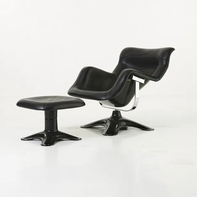 YRJÖ KUKKAPURO. "Karuselli", fåtölj med fotpall, svart läder, glasfiber med svart högblank finish, kromat stål, designår 1964, samtida, Artek, Finland.