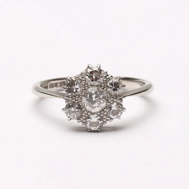 VITGULDSRING med DIAMANTER, 18K, 2,6 gram.