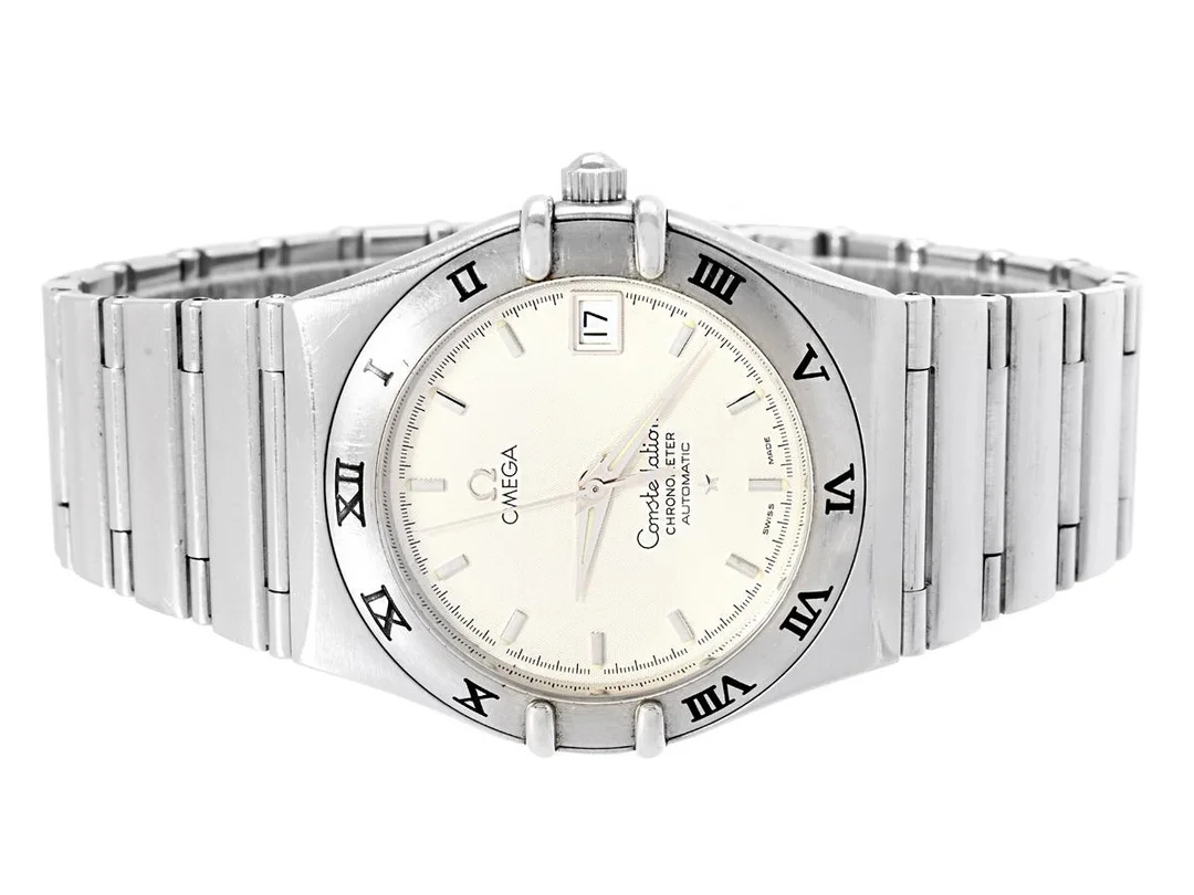 OMEGA, Constellation, Chronometer, Cal 1120, Verk nr. 60480985, Serie nr. 60480985, PIC nr. 1502.30.00, Ref nr. ST 368.1201, Boett nr 368.1201, herrur, 35,5 mm, stål, automatisk, safirglas, datum, integrerad originallänk, viklås, Ref nr. 1551/861, cert, juni 2000. — Klockor/Omega — Kaplans