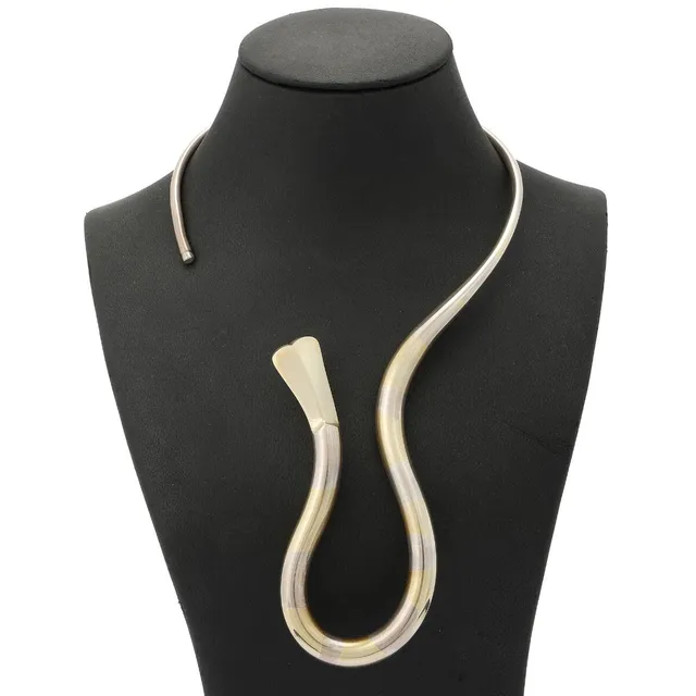 Karlheinz Sauer: A neck ring of partly gilded sterling silver. Signed K. Sauer. 2006. Diam. 16 cm.