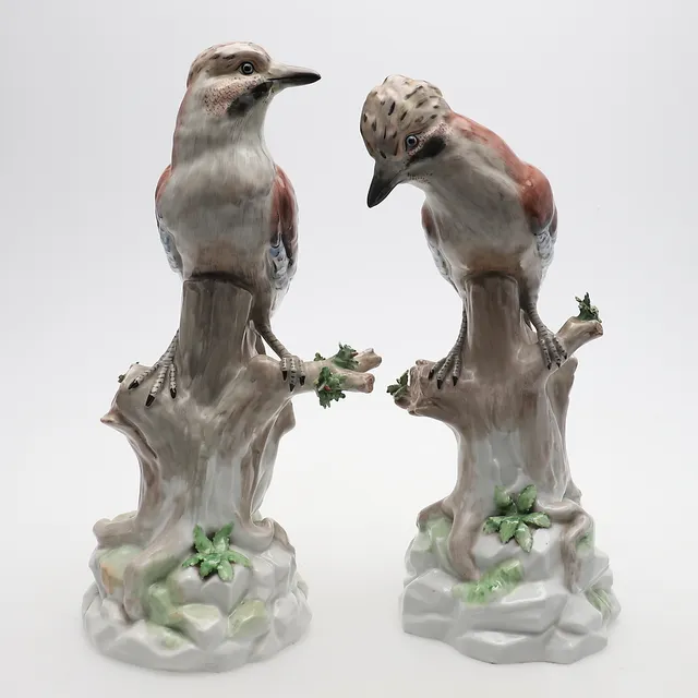 A PAIR OF DRESDEN PORCELAIN MODELS OF JAYS.