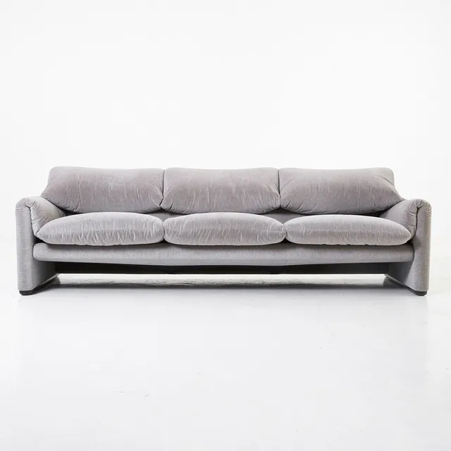 VICO MAGISTRETTI. Soffa, "Maralunga", Vico Magistretti för Cassina, etikettmärkt.