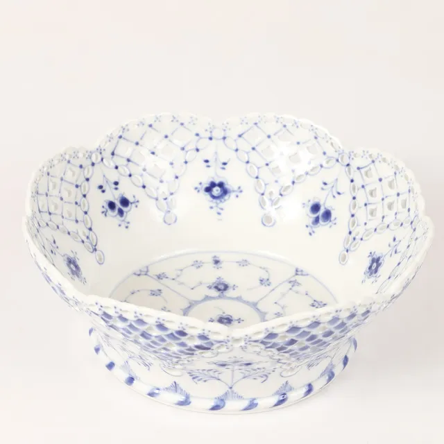 SKÅL, "Musselmalet", helblond, porslin, Royal Copenhagen, Danmark.