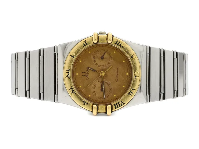 OMEGA, Constellation, s.k. "Uggla", Cal 1444, Serie nr. 50829719, Ref nr. DR 396.1070, Boett nr. 396.1070 / 1080, herrur, 32,5 mm, stål/guld, quartz, safirglas, dag, datum, skadad urtavla, defekt, integrerad originallänk, viklås (skadat), Ref nr. 1448/431.6, ca 1988.