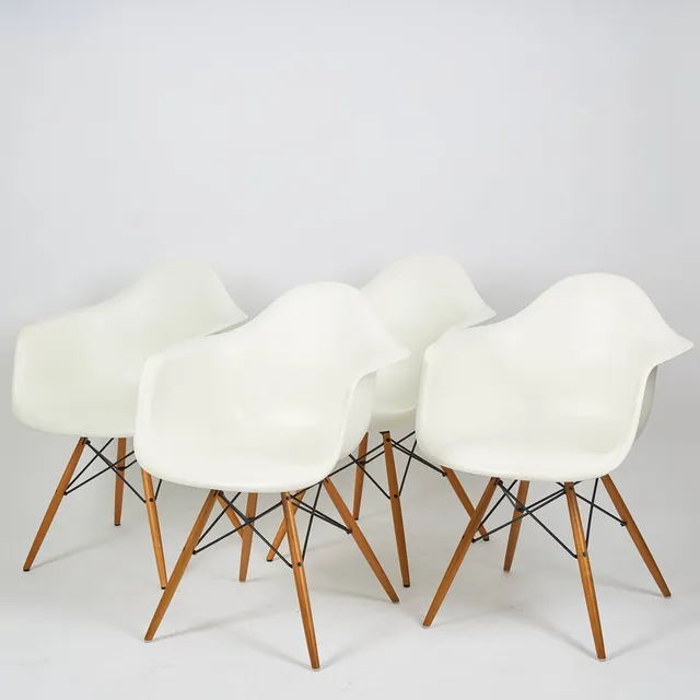 Karmstolar, 4 st. "DAW", för Vitra, ursprungligen formgiven 1950.
