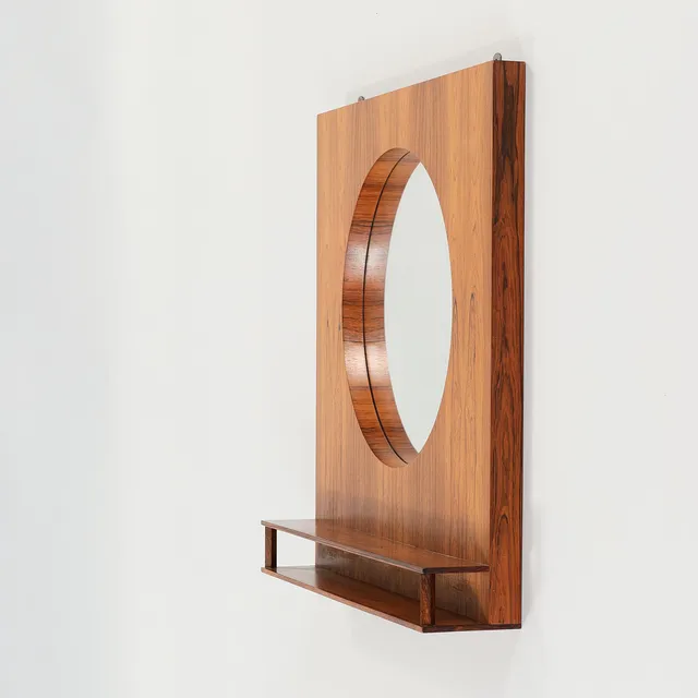 DANSK DESIGN. Væghængt spejl med ramme af palisander, ca. 1960'erne.