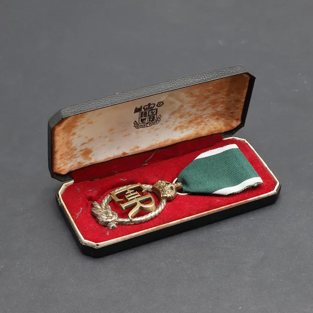 AN ELIZABETH II ROYAL NAVY RESERVE DECORATION.