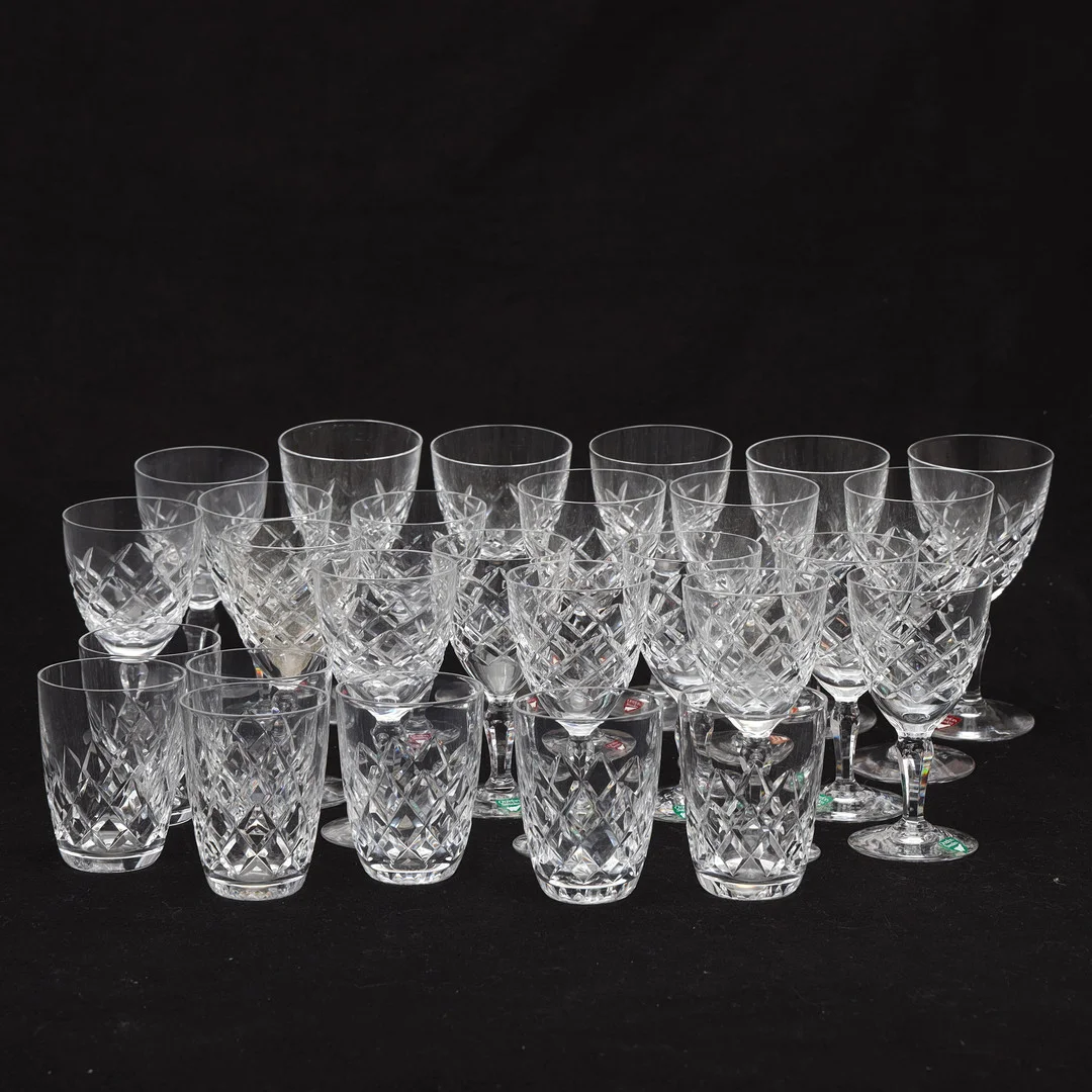 GUNNAR CYRÉN. GLASSERVIS, 27 delar, "Karolina", Orrefors. — Utility glass — Borås Auktionshall