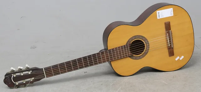 AKUSTISK GITARR. Märkt Solist.