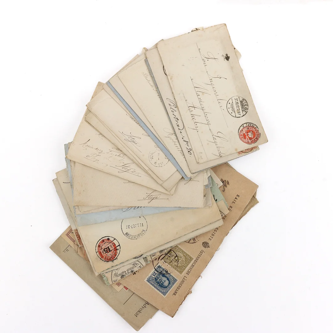 LOT 76. REALIZATION. Red lot with some penny bills — Hobby and collectibles/Stamps — Lauritz