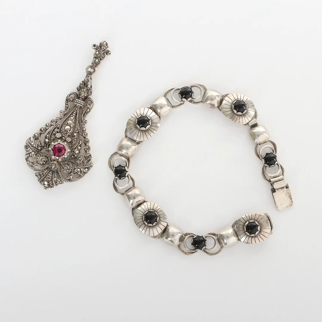 ARMAND OCH HÄNGE, silver, 1900-talets mitt. — Silver — Auktionsverket Engelholm