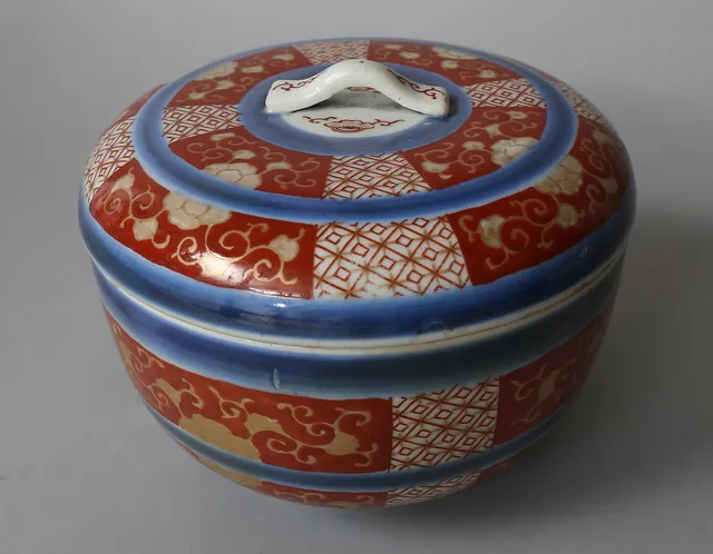 DECKELDOSE, Japan um 1900.