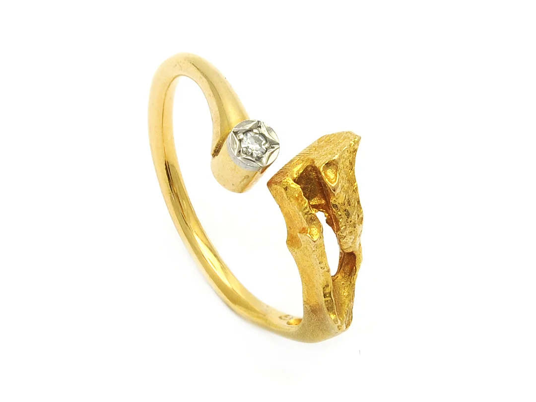 LAPPONIA, ring 18K guld, åttkantslipad diamant ca 0,02 ct, Finland 1974, stl 17,5 mm, vikt 3,2 g — Smycken/Ring — Kaplans