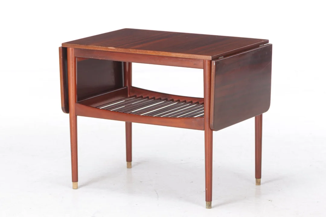 Finn Juhl (?). Coffee table / folding table of veneered mahogany and beech — Furniture/Coffee tables, occasional tables — Lauritz