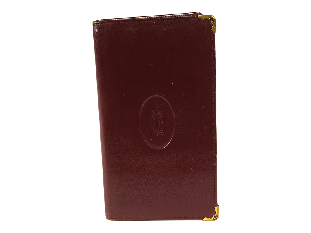 PLÅNBOK, CARTIER, vintage, vinrött läder, 6st kontokortfack, 10,5x19cm, visst slitage på hörnen. — Accessoarer/Plånböcker — Kaplans