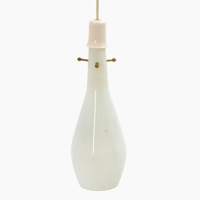 TAKLAMPA, 1950-tal, fäste i mässing, kupa i matterat opalglas med dekor av ränder.