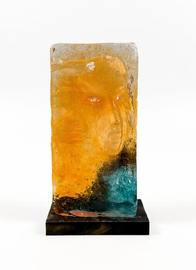 BJÖRN EKEGREN. SKULPTUR, "Babel", sandgjutet färgat glas, signerad, numrerad.