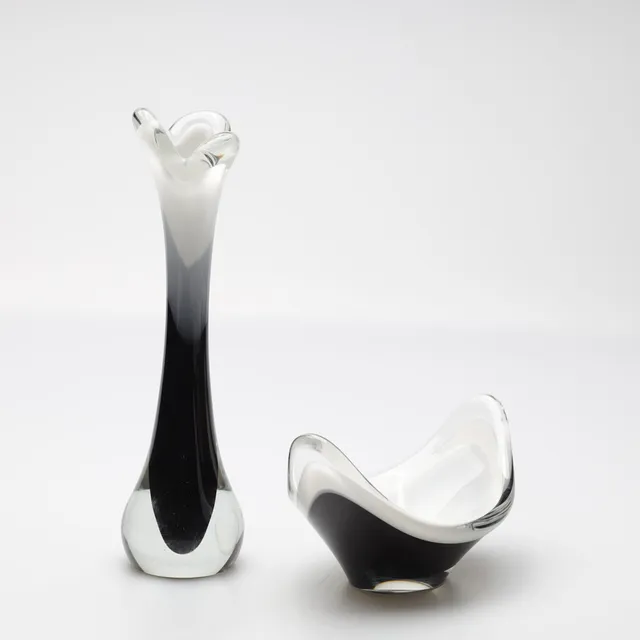 PAUL KEDELV. vas samt skålfat, glas, "Coquille", Flygsfors, stämplade.