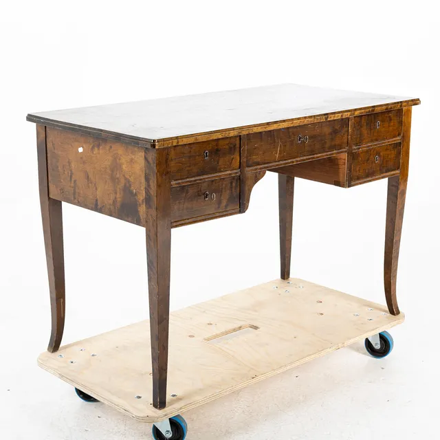 SKRIVBORD, Björk, 1900 - talets första hälft.