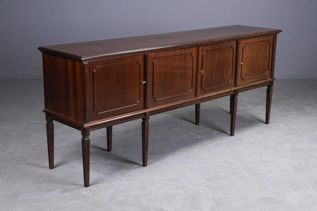 Skænk i hepplewhite stil, mahogni — Furniture/Cabinets, chests of drawers — Lauritz