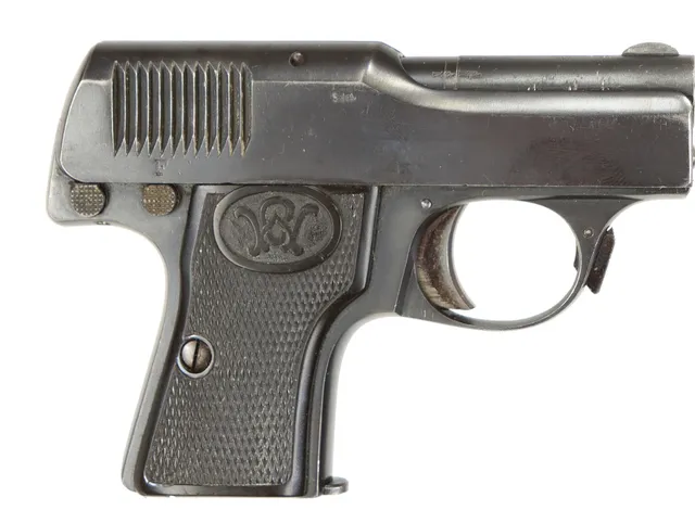 PISTOL, fabrikat Walther, modell 1, kaliber 6,35, tillv.nr 26398, se-nr SE0200010.