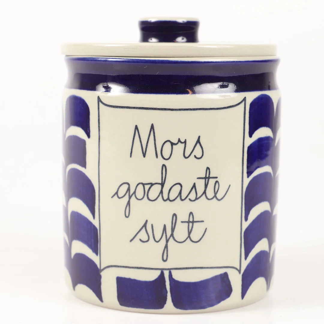 MARIANNE WESTMAN. Burk, "Mors godaste sylt", keramik, Rörstrand. — European — Helsingborgs Auktionskammare