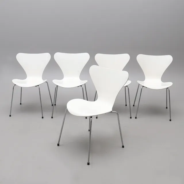ARNE JACOBSEN. "SJUAN", stolar, 5 st för Fritz Hansen, Danmark 1979.