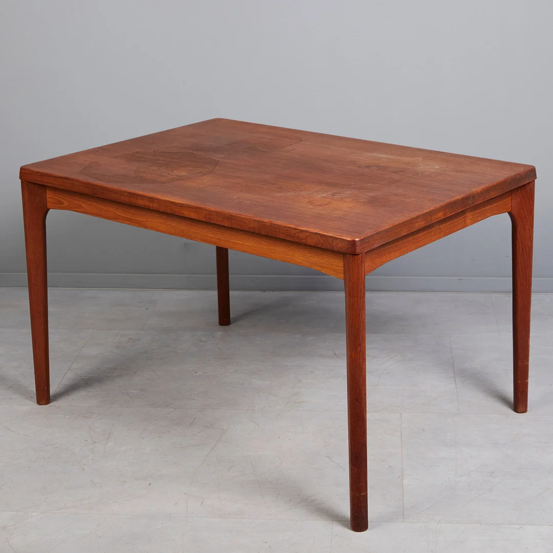 HENNING KJÆRNULF. für Vejle Stolefabrik, Tisch / Esstisch, Teak, 1960er Jahre, Dänemark. — Tables — Stockholms Auktionsverk Köln