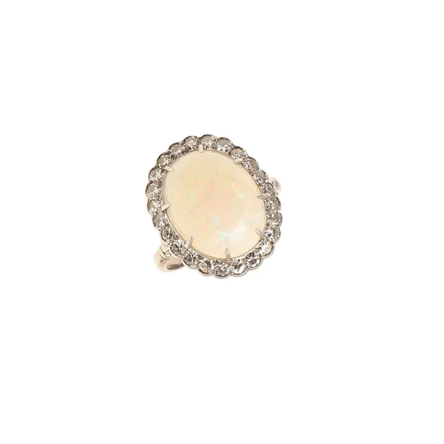 AN OPAL AND DIAMOND CLUSTER RING.
